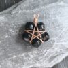Zawieszka miedziana – pentagram z onyksem